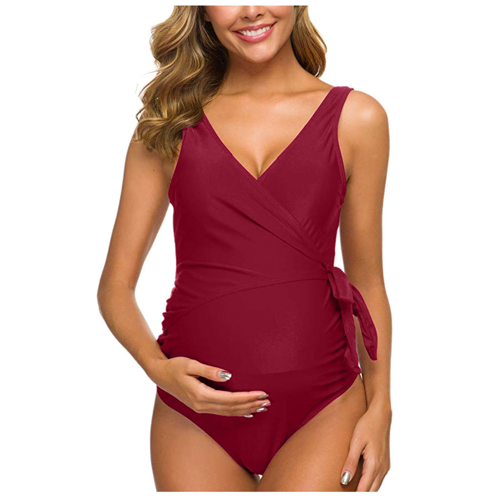 Explore our chic and comfortable maternity swimsuit for pregnant women, perfect for pool or beach.