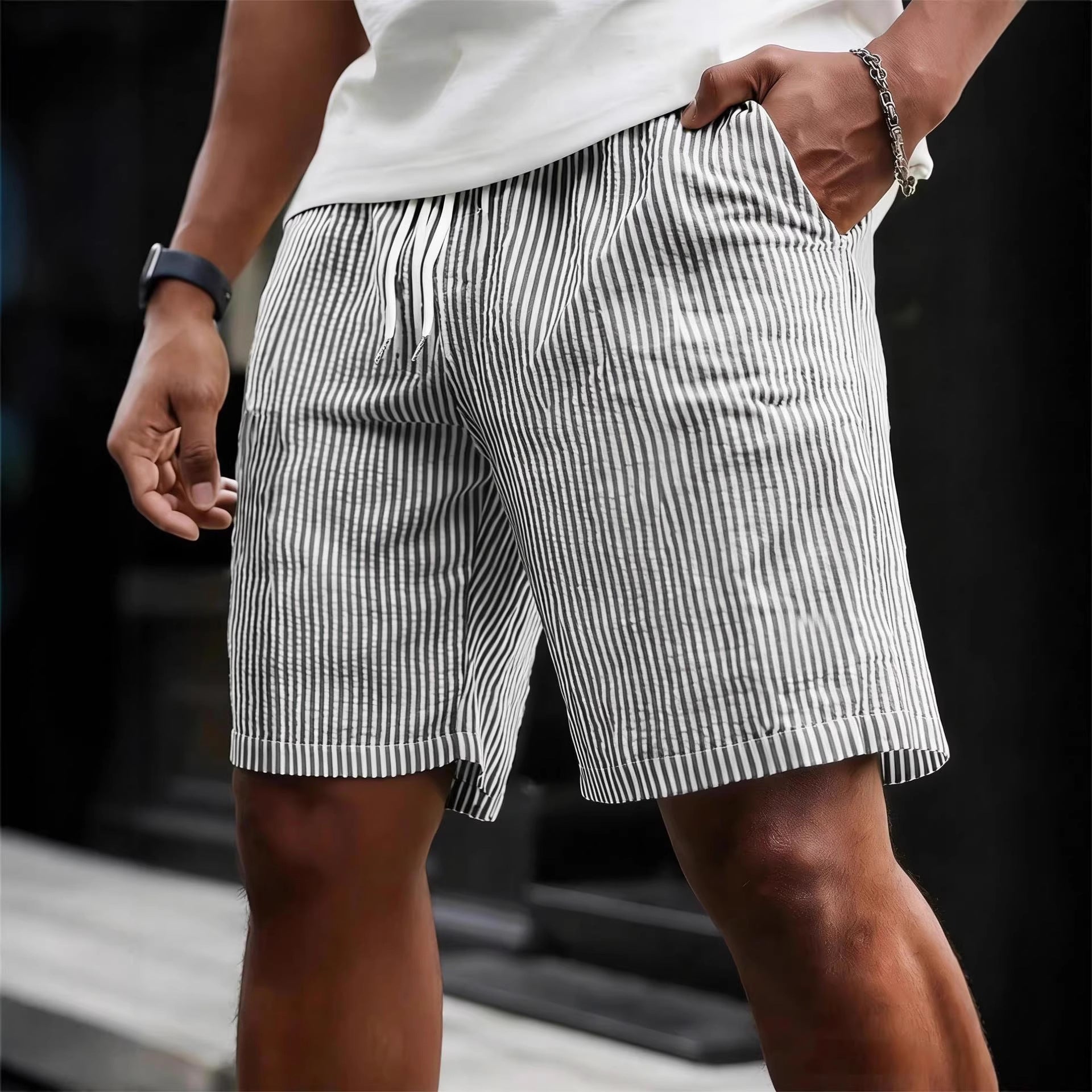 Short court minimaliste homme